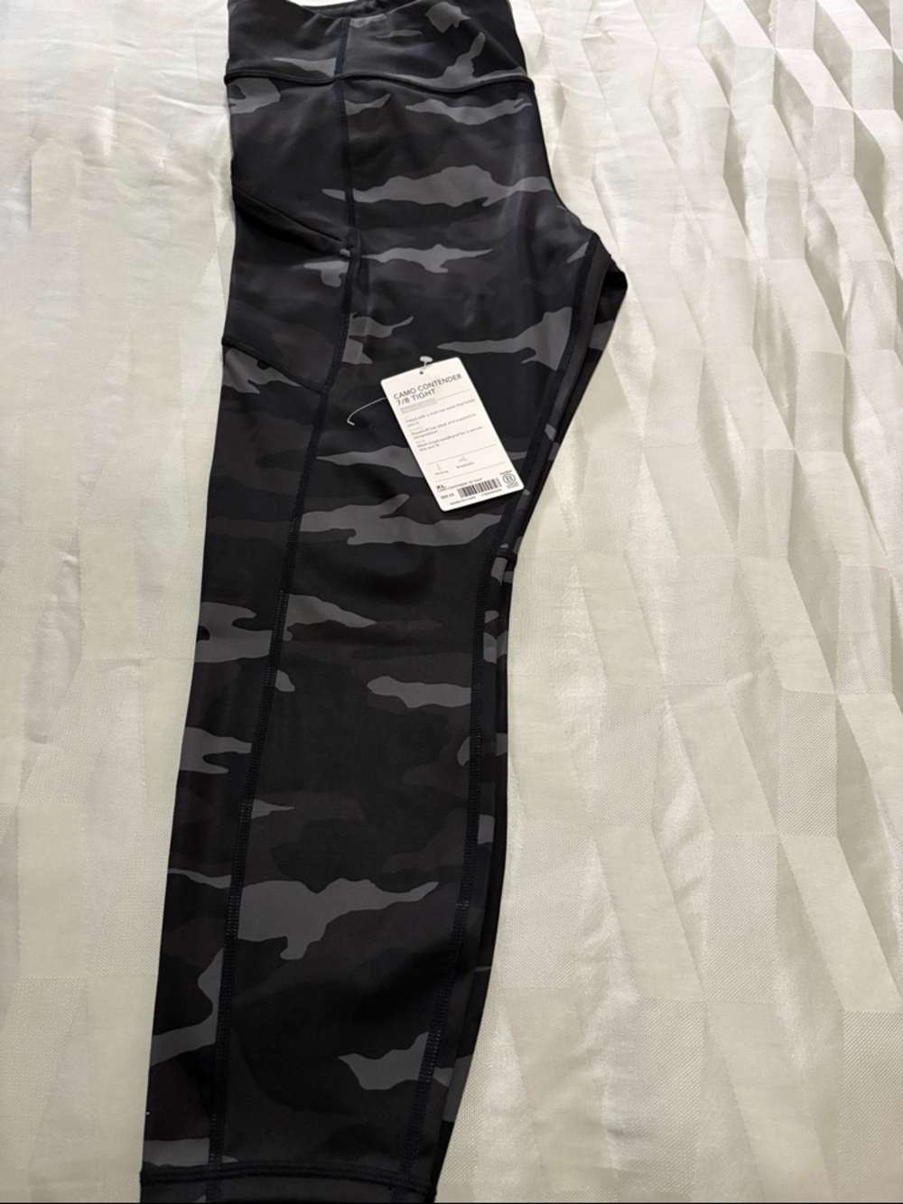 Athleta Black and Gray Camo Contender 7/8 Tights Size XL